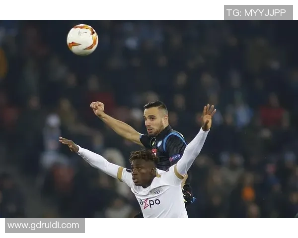 欧联杯精彩对决波尔图与那不勒斯战成平局乌龙球引发全场热烈反响